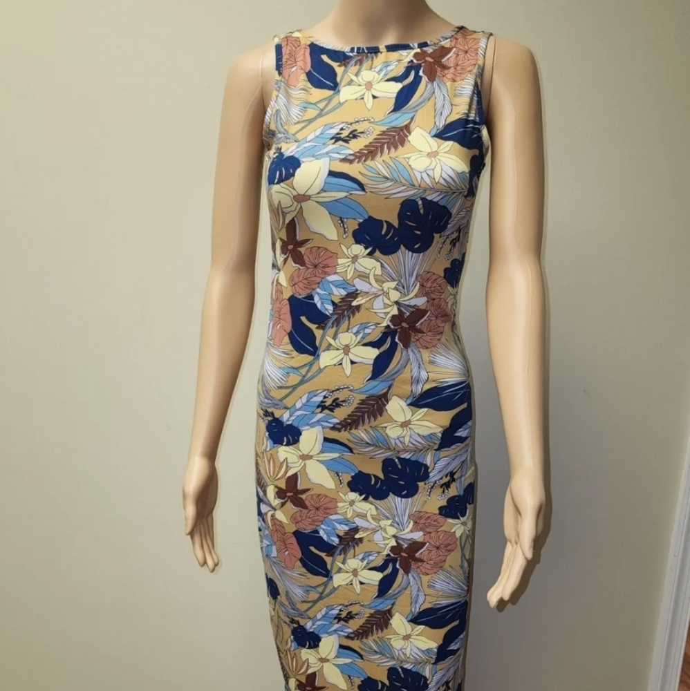 Small Gold Capella Floral Getaway Round Neck Bodycon Maxi Dress